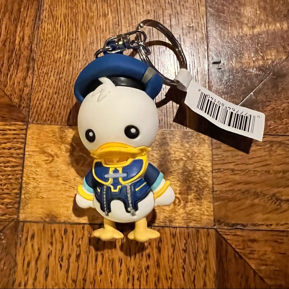 B2G1 DISNEY KINGDOM HEARTS DONALD DUCK KEYCHAIN!